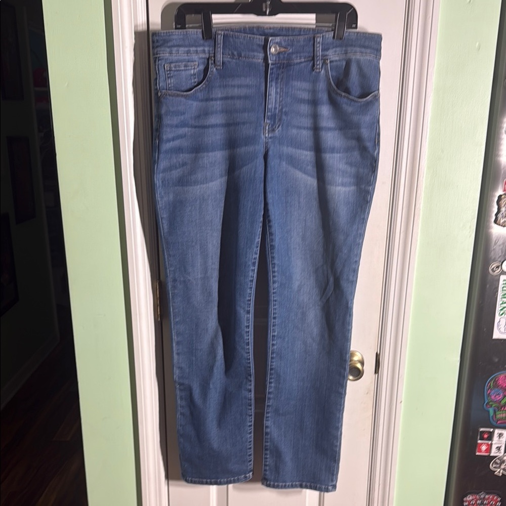 Chicos Straight Leg Jean Classic Blue Jeans Comfortable Everyday Pants Size 12